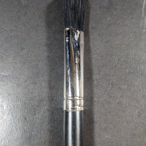 MAC 192 Face/Cheek Brush - Picture 3 of 3